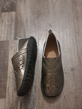 Women's Metallic Slip-On Comfort Shoes - Bronze